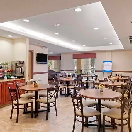Comfort Inn & Suites 